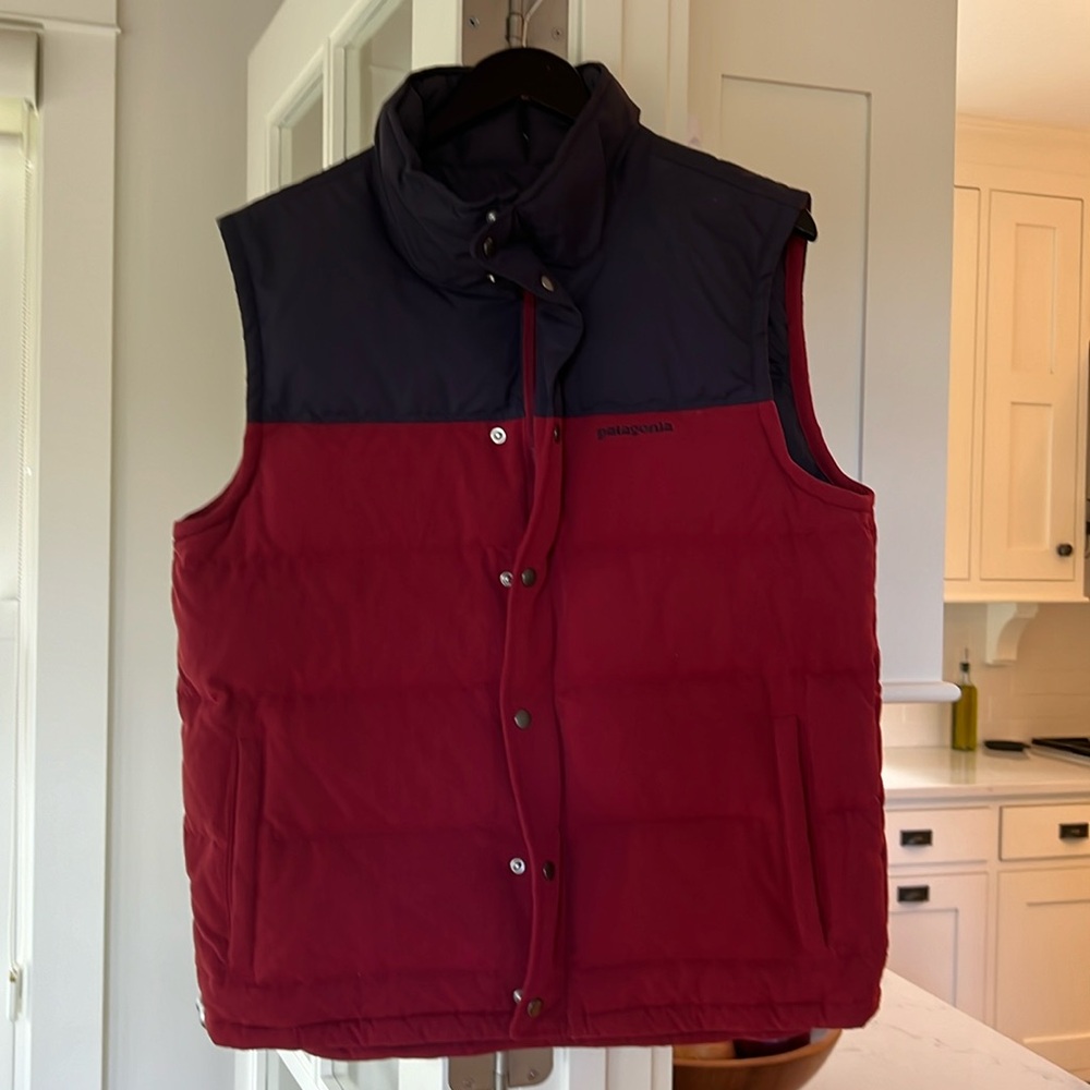 Patagonia men’s outwear vest size medium.